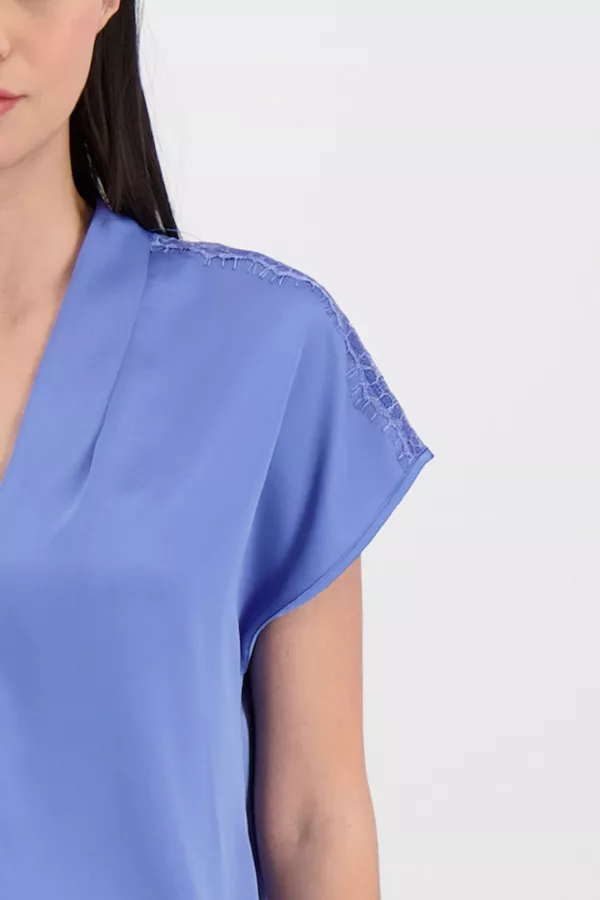 Blouse satinée avec dentelle aux épaules BUCAREST Amélie & Amélie