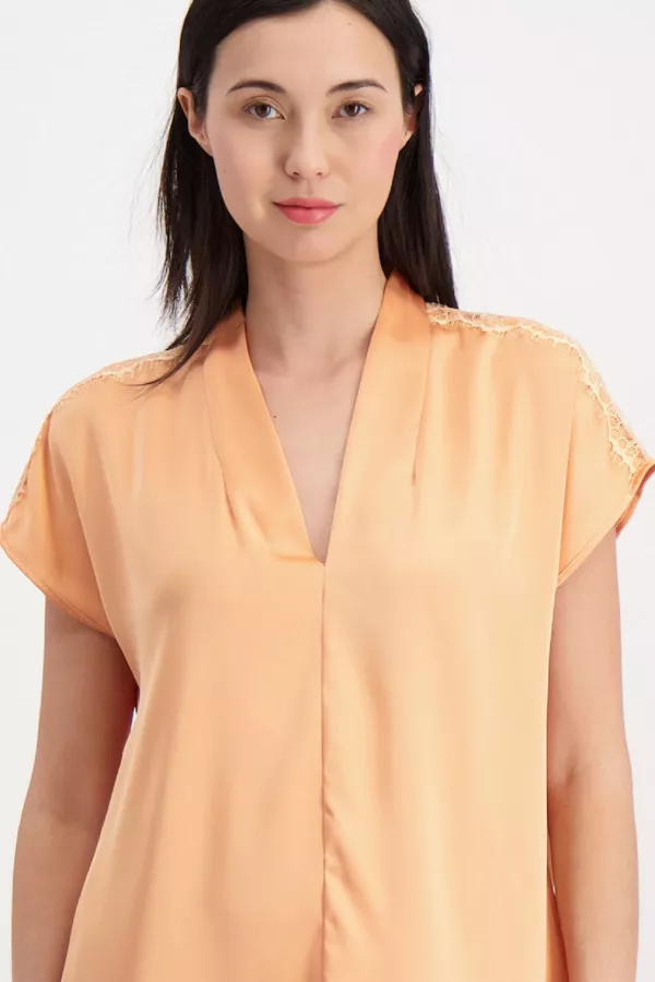 Blouse satinée avec dentelle aux épaules BUCAREST Amélie & Amélie