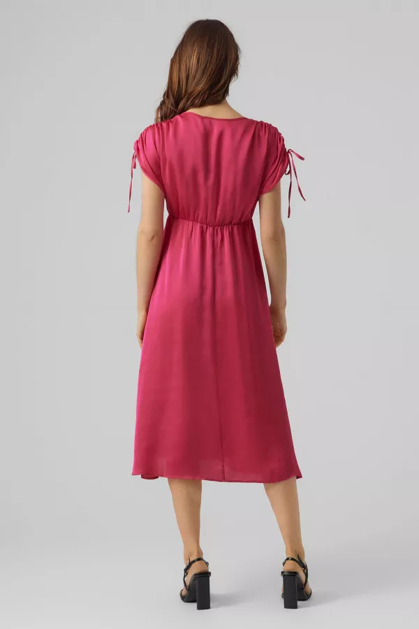 Robe mi-longue unie satinée manches courtes HEART Vero Moda